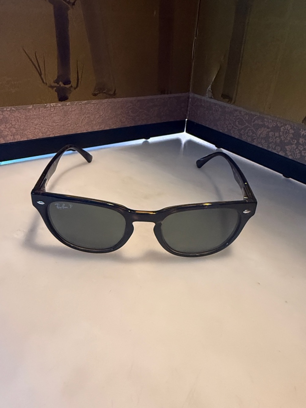 Ray-Ban Black tortoise Frame Sunglasses with Dark Green Lenses.
